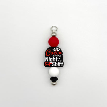 Schlüsselanhänger „Night Shift Queen“